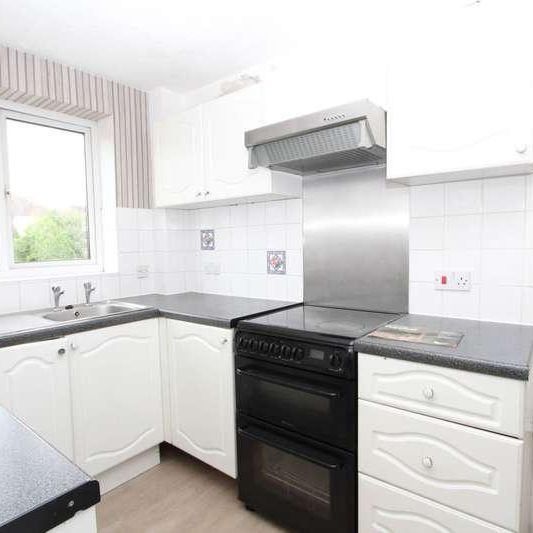 High Road, Benfleet, SS7 - Photo 1