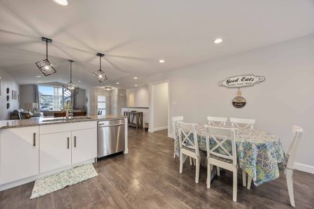 Bright &amp; Modern 4 Bedroom, 3 Bath Home in The Rapids - Photo 4