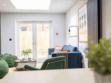 Luxurious 6 bedroom, all en-suite student house! Room 6 - Photo 5