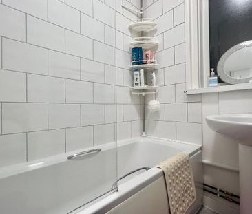 1 bedroom in a house share to rent - Photo 6