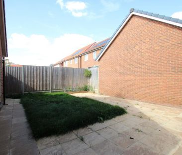 4 bedroom detached house to rent - Photo 3