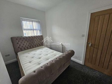 Oxford Terrace, Batley, WF17 - Photo 2