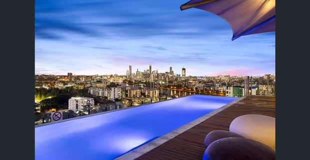 MODERN ONE BEDROOM APARTMENT IN THE HEART OF TOOWONG - Photo 1