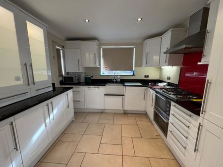 3 bed Semi-Detached House for Rent - Photo 2