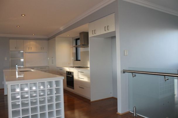 Luxury Beachside Living - Photo 1