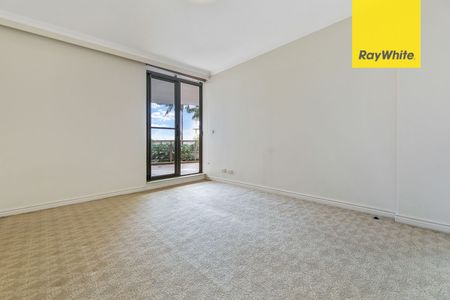 PRIME POSITION WITH MOMENTS TO SHOPS AND BAY RUN...CALL 0421 579 502 - Photo 2