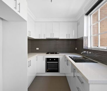 Charming Apartment in Prime Hawthorn Location Perfect for Comfort a... - Photo 2