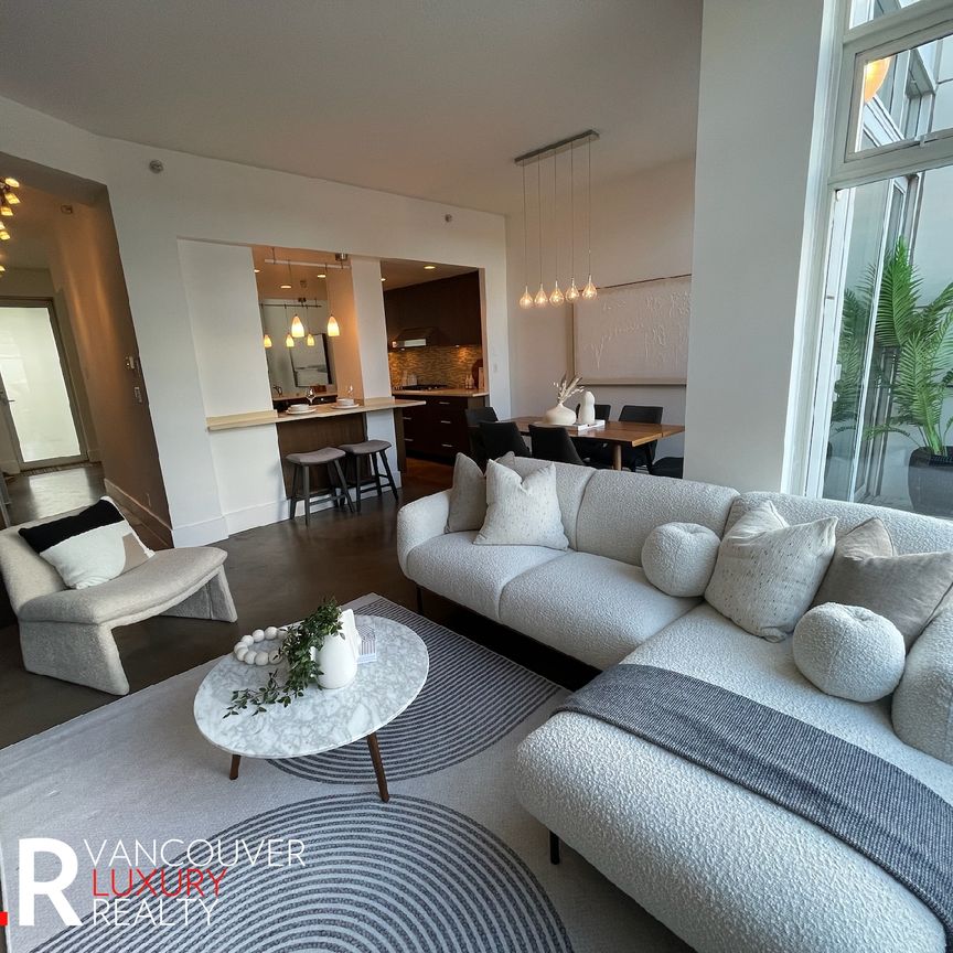 Townhouse in Downtown Vancouver, BC - Photo 1