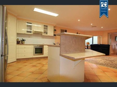 Charming And Large Family Home In Sandy Point - Photo 2