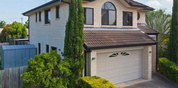 LUXURIOUS & BEAUTIFUL 4 BEDROOM HOUSE, MOVE IN AND ENJOY YOUR NEW HOME!! - Photo 2