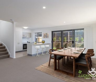 Spacious 3-beds townhouse for rent - Photo 5