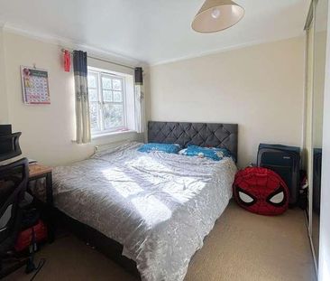 Woking, Surrey, GU21 - Photo 3