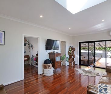 Incredible family home in sought after South Scarborough pocket - Photo 1