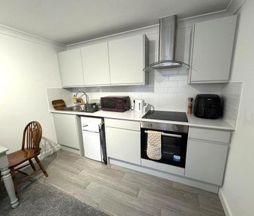 1 bedroom ground floor flat to rent - Photo 2