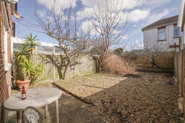 To Rent Edgehill Road, Winton, Bournemouth, BH9 £2,100 pcm Tenancy Info - Photo 1