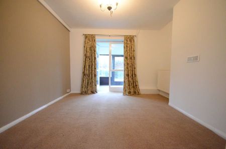 Priory Drive, Beech Hill, Reading, RG7 - Photo 3