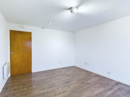 Price £895 pcm - Available Now - Unfurnished - Photo 2