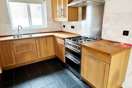 Hibbs Close, Marshfield, Chippenham, Wiltshire, SN14 - Photo 2