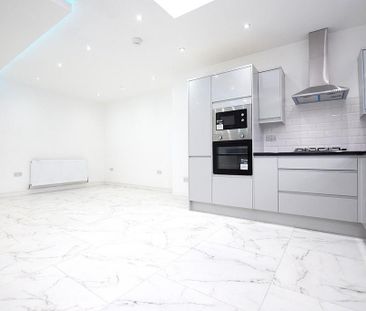 3 bedroom end of terrace house to rent - Photo 1