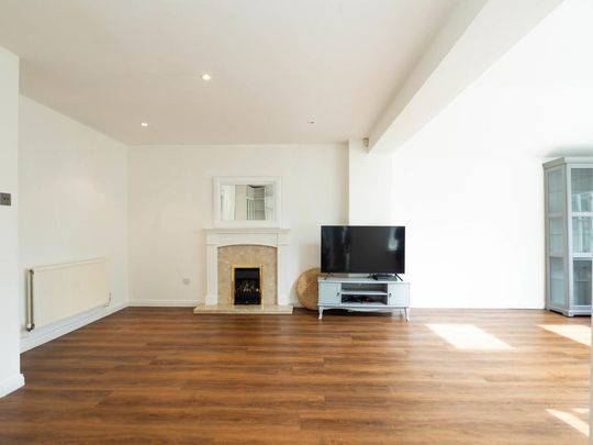 4 bedroom detached house to rent - Photo 1