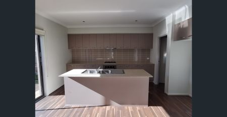 SPACIOUS 4-BEDROOM TOWNHOUSE IN BURWOOD! - Photo 4