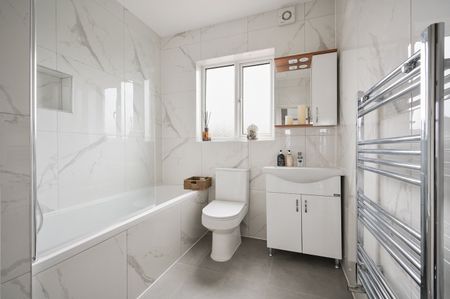 4 Bed Terraced House, Winsford Terrace, N18 - Photo 5