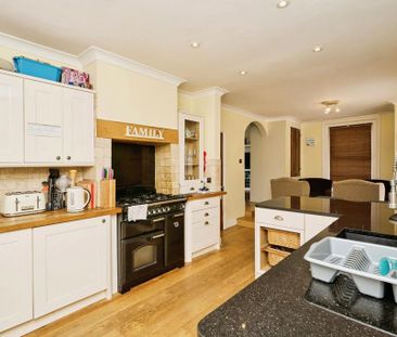 4 bedroom detached house to rent - Photo 6