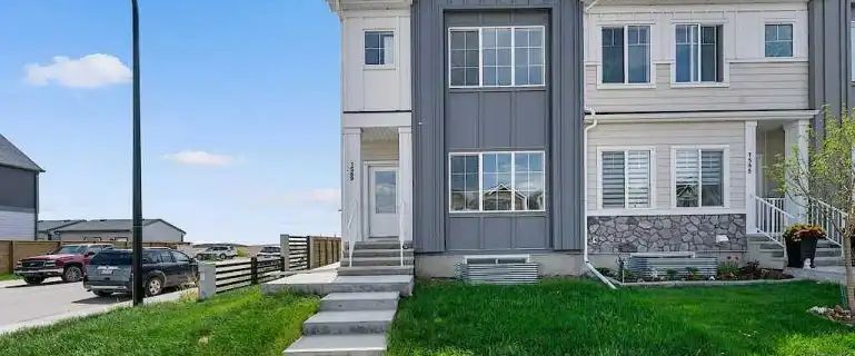 3 B/Rs, 2.5 Baths + 1 Big Den Self-contained Duplex For Rent in Rangeview SE | Calgary - Photo 1