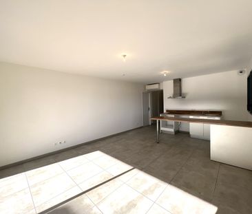 Location Appartement 2 pièces 50m² HYERES 83400 - Photo 1