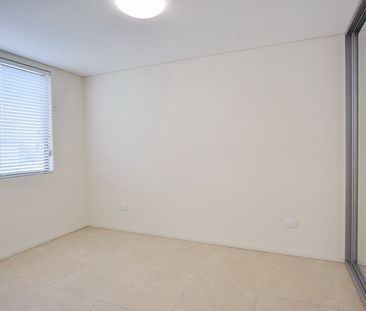 This modern apartment is situated within a close proximity to Carli... - Photo 1