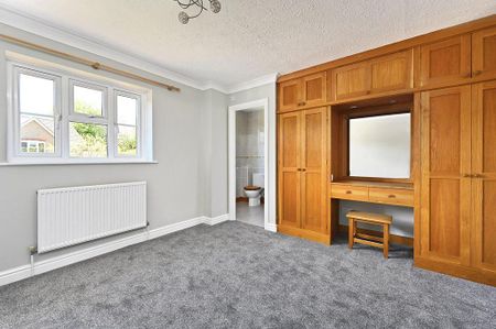 3 bedroom detached house to rent - Photo 2