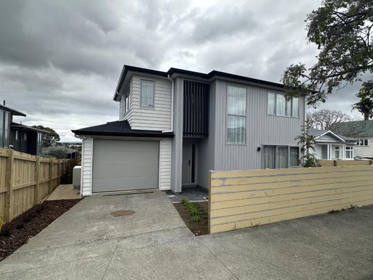 Modern family home in Greenlane - Photo 1