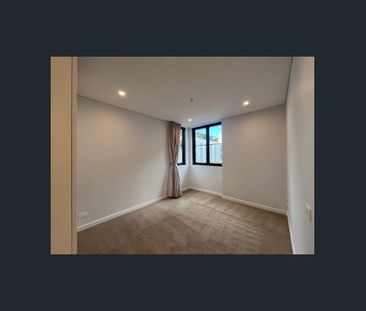 Penthouse 2 Mins Walk to Shops - Photo 6