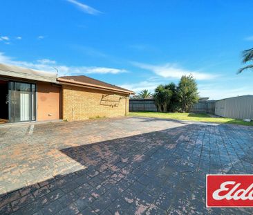 Beautiful Family Home In Prime Location!! - Photo 3