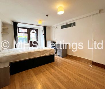 8 Bedroom Mid Terraced House for rent in Manor Drive - Photo 6