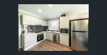 One fully furnished room left! - Photo 4