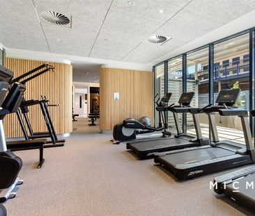 3710/560 Lonsdale Street - Photo 2