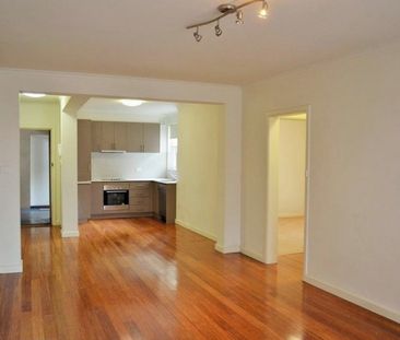 Spacious Ground-Floor Apartment with Impressive Outdoor Living - Photo 3