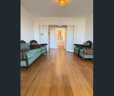 Partly Furnished Ground-Floor Apartment Moments from Chadstone - Photo 2
