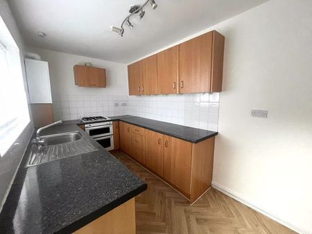 2 bedroom terraced house to rent - Photo 4