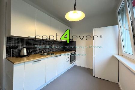 Pronájem bytu 2+1 54 m² - Fotografie 2