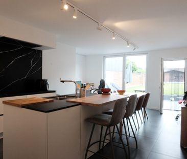 Volledig vernieuwde ruime rijwoning met tuin. - Photo 5