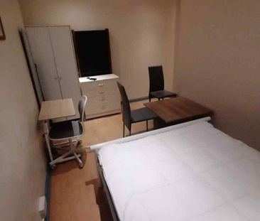 West Kensington Court A Room A Room C Room B - Photo 5