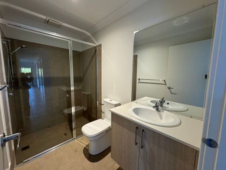 Low Maintenance 2 bedroom Unit - Photo 5