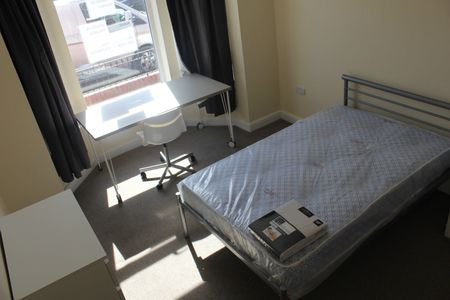 6 Bed Terraced House, Deramore St, M14 - Photo 3
