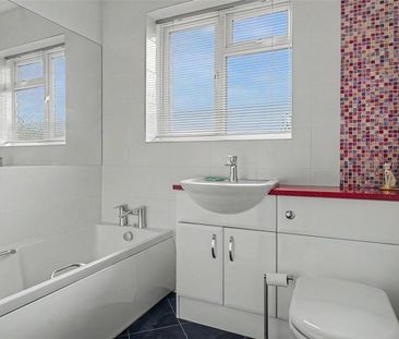 3 bedroom semi-detached house to rent - Photo 4