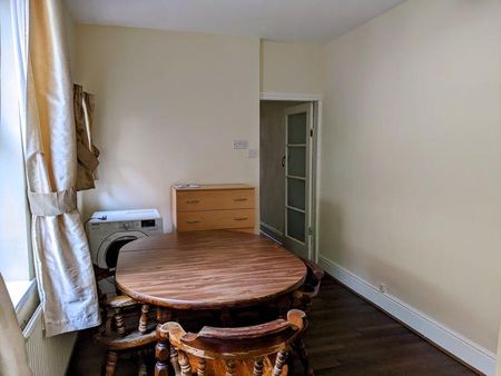 4 bedroom terraced house to rent - Photo 3