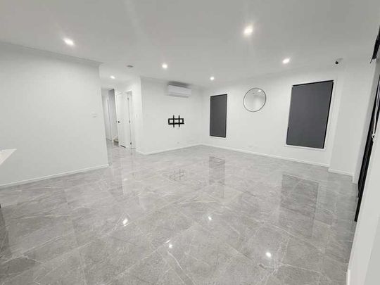 Modern 5-Bedroom Home with Full Air-Conditioning - Photo 1