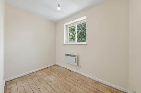 2 bedroom mews to rent - Photo 5