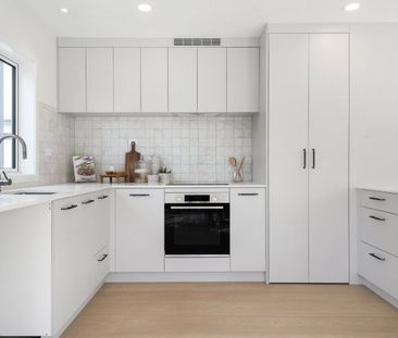 Luxury Living in the Heart of Devonport! - Photo 3